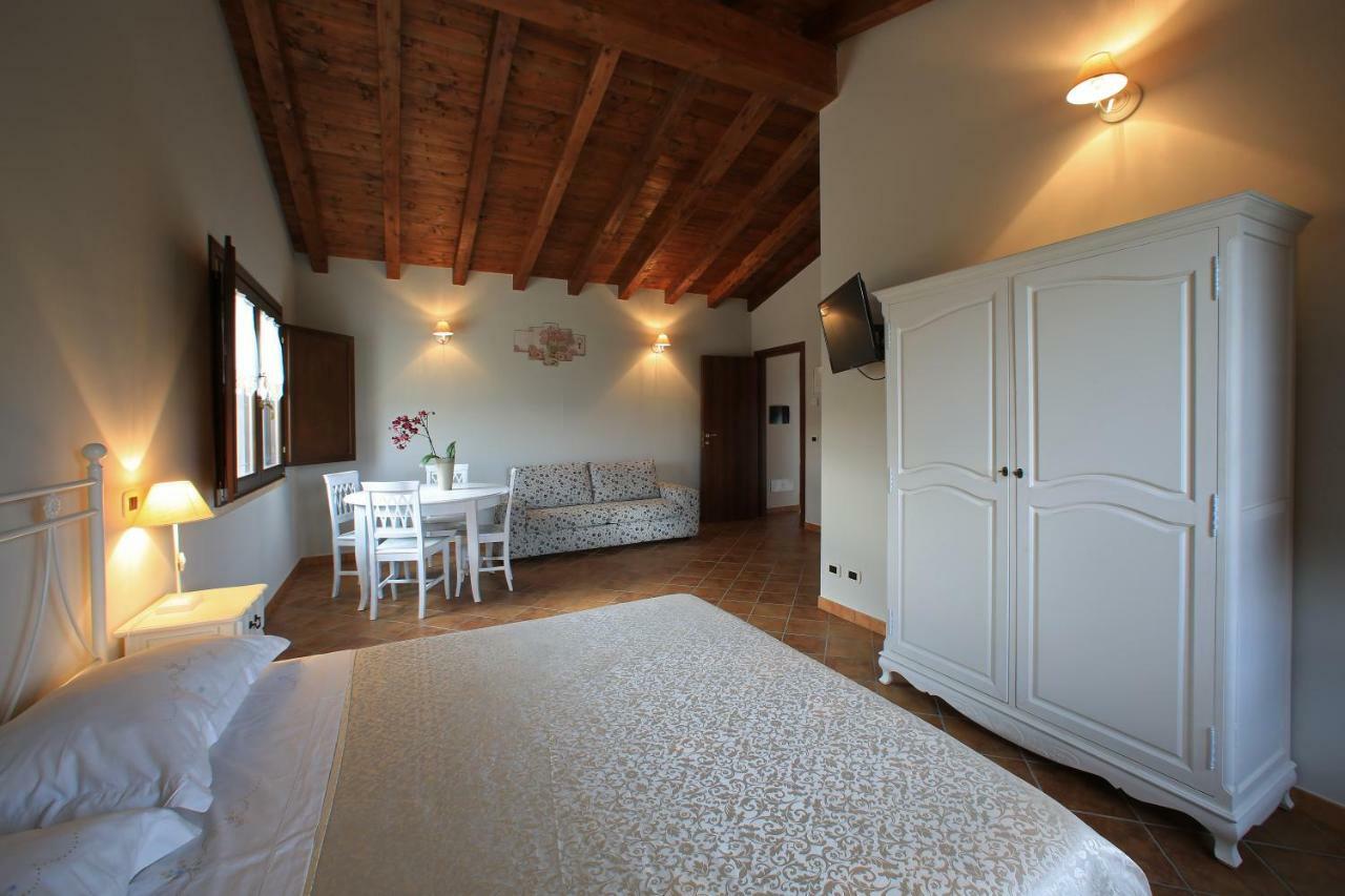 Casale Madeccia Guest House Sonnino Luaran gambar