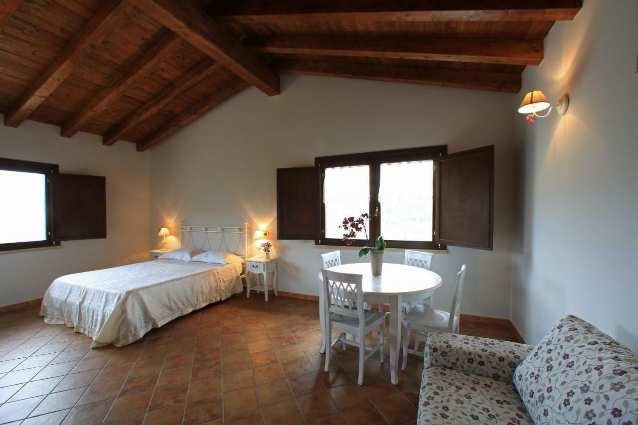 Casale Madeccia Guest House Sonnino Luaran gambar